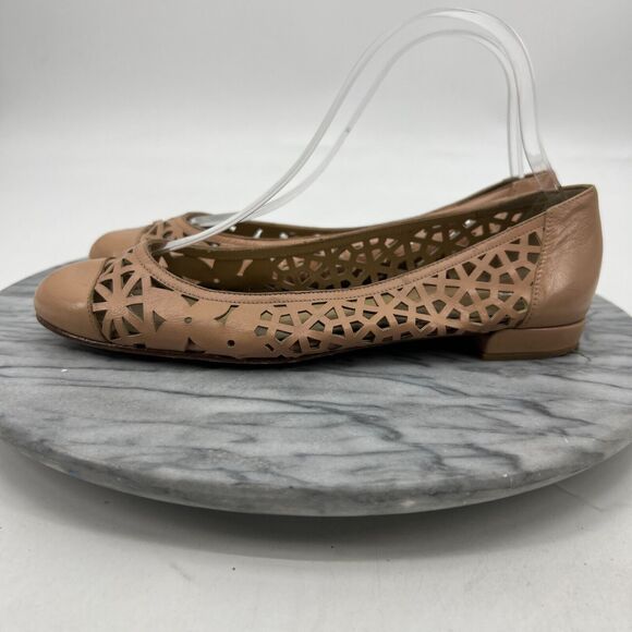 Stuart Weitzman Flats Womens 7.5 Nude Leather Slip On Laser Cut Closed Toe Shoe - Picture 4 of 11